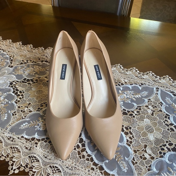 Nine West size 11 Wide flax nude high heel pumps NWOB - Picture 8 of 8